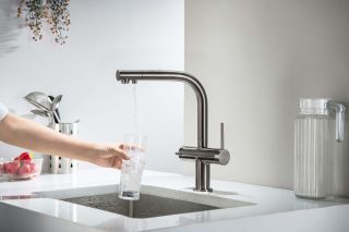 Смеситель для кухни Aquatek Европа AQ1385BGM с подключением к фильтру питьевой воды шлифованный чёрный хром